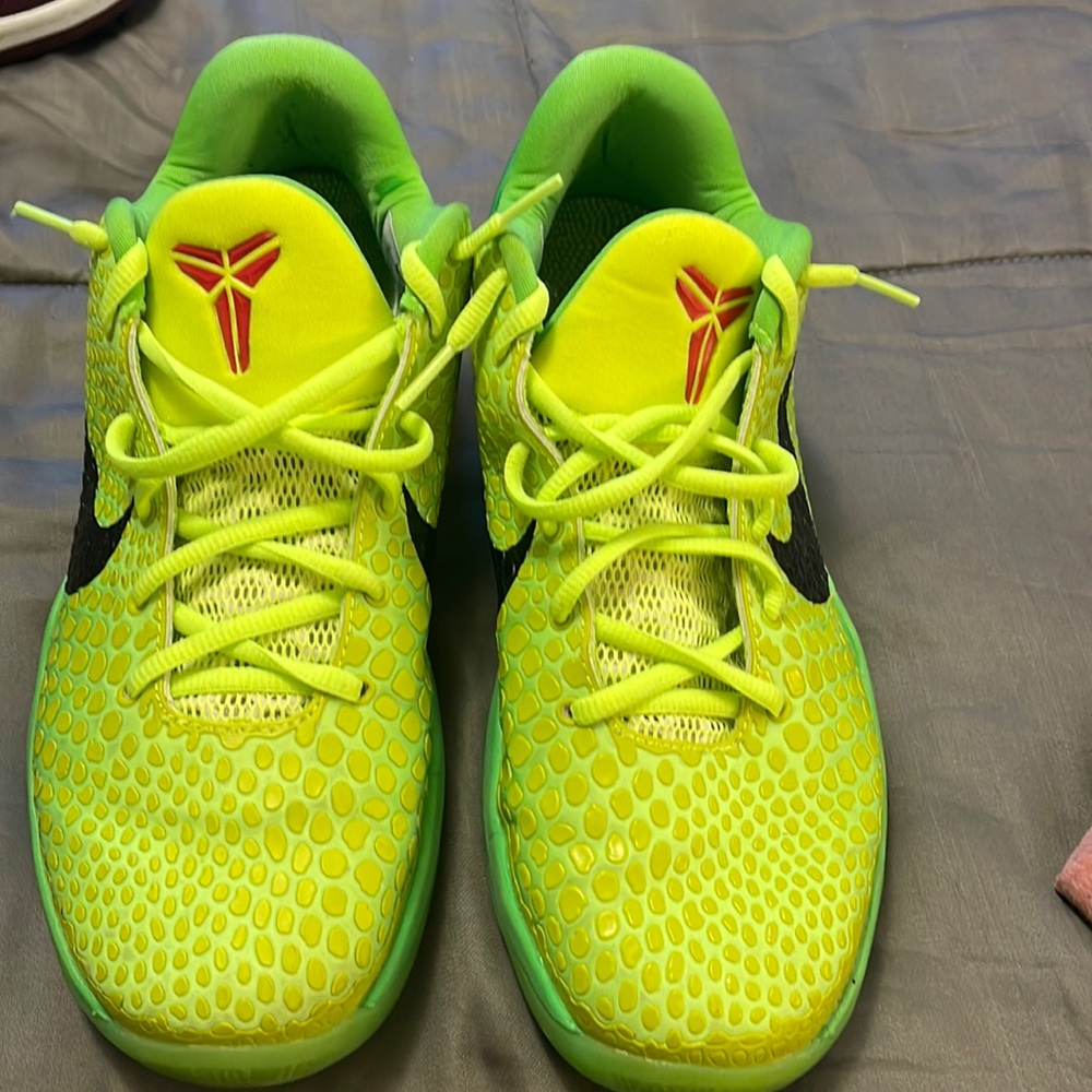Fugazi Kobe 6 Grinch. Size 8.